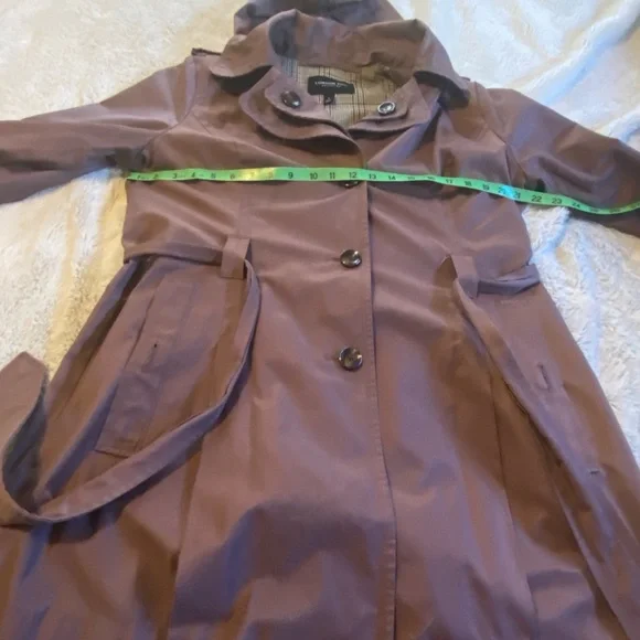 Woman’s London fog belted trench coat-size large - Picture 9 of 10